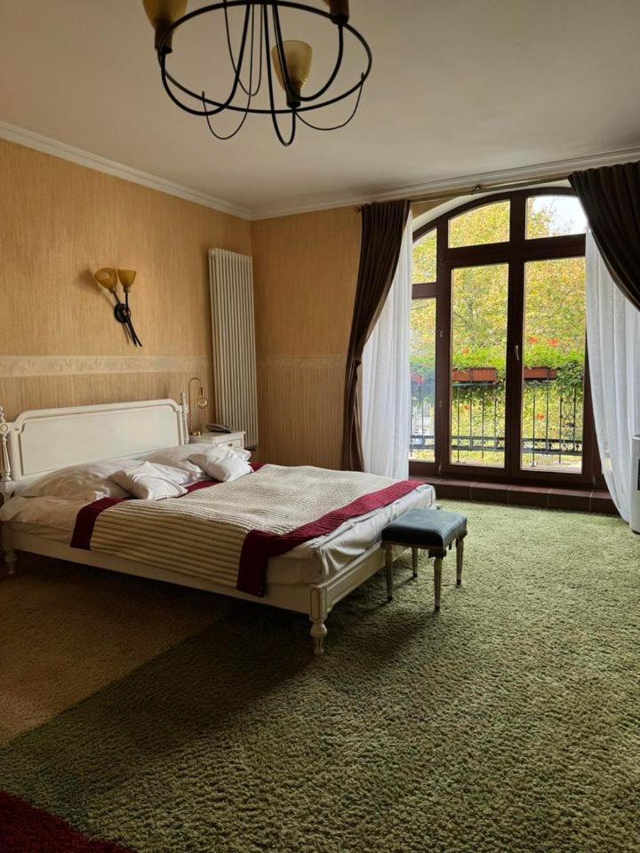 Hotel Palacyk Konin Exterior foto