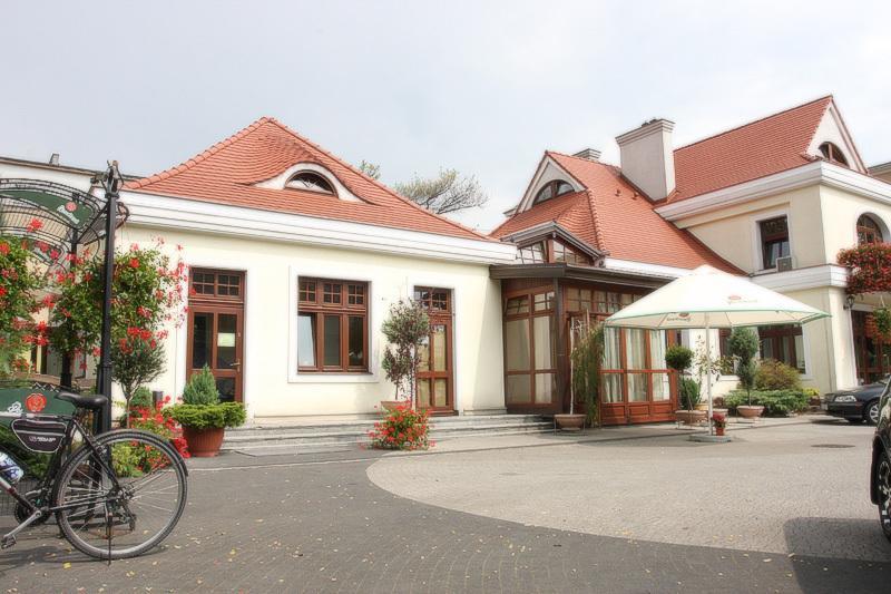 Hotel Palacyk Konin Exterior foto